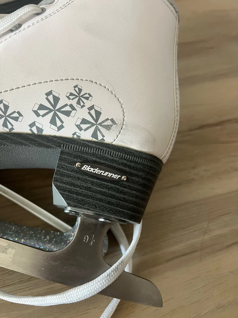 Bladerunner Aurora White Women's Figure Ice Skates Classic Size US 8 UK 6 EU 39